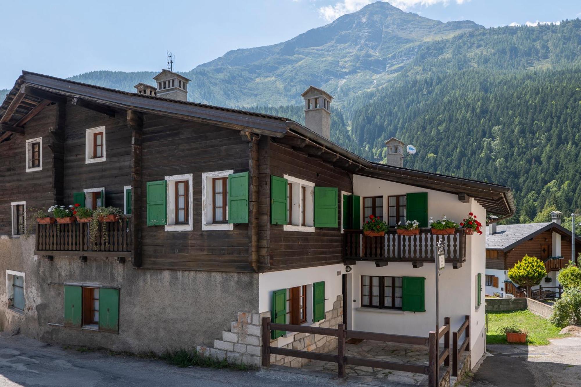 Incanto Walser Apartments Ronco Macugnaga Exterior foto