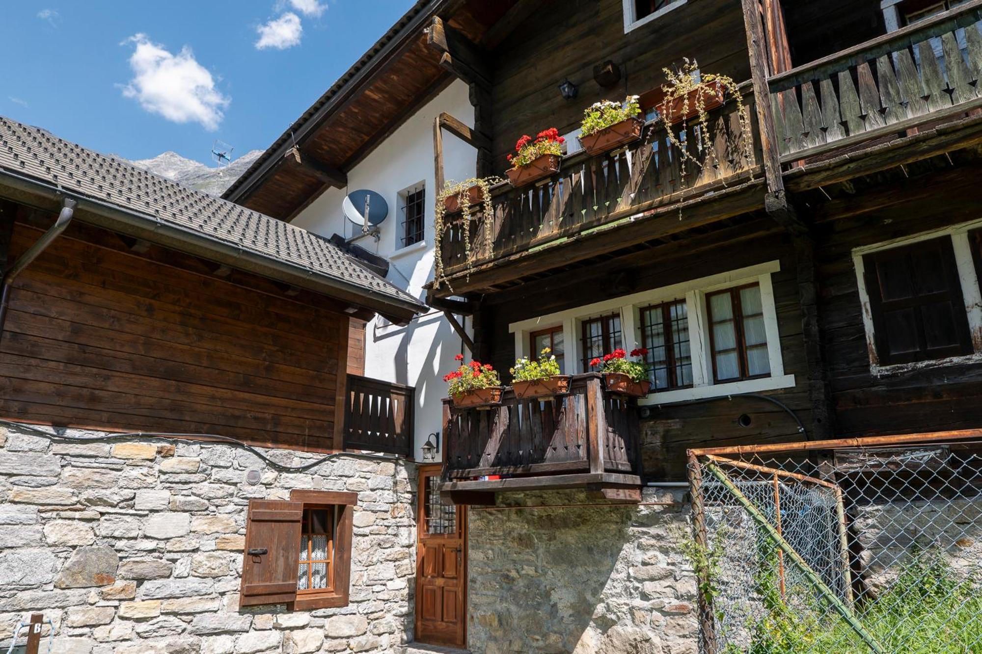 Incanto Walser Apartments Ronco Macugnaga Exterior foto